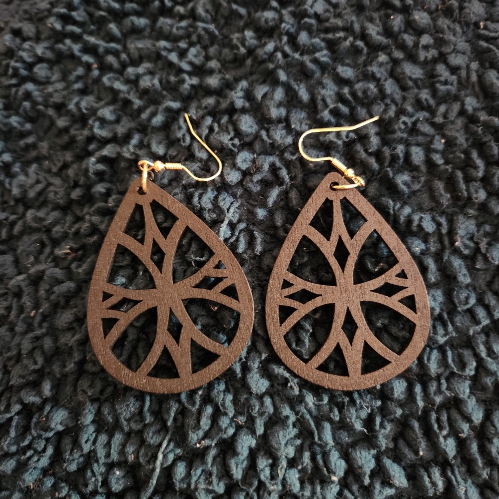 New black wooden fashion earrings